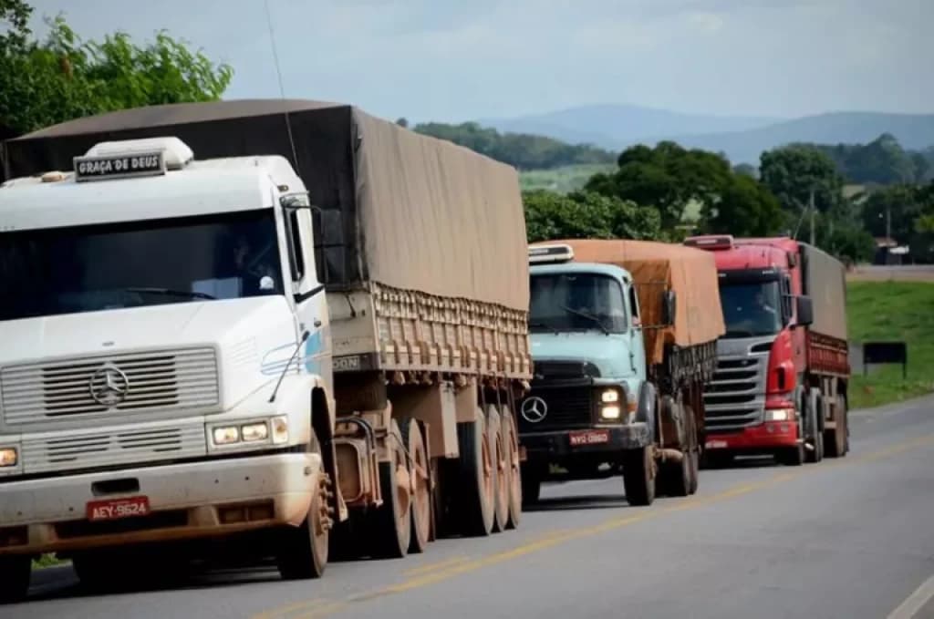 Três caminhoneiros são mantidos em cárcere privado durante roubo em SC