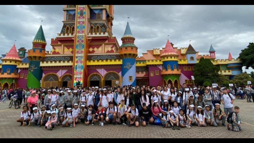 Estudantes de Tijucas têm dia de diversão inesquecível com parceria Havan e Beto Carrero