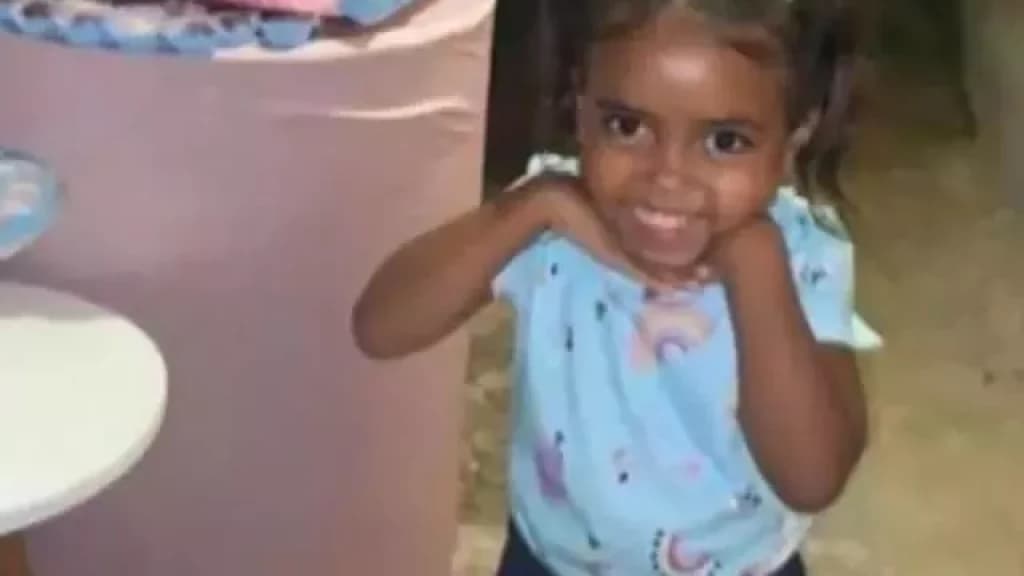 Criança é encontrada morta em saco de ração