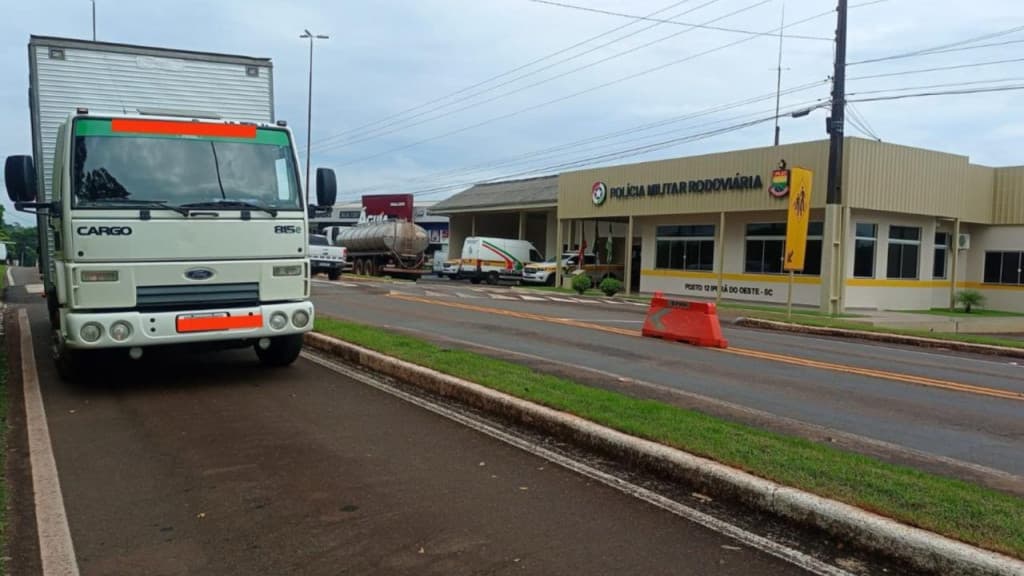 Caminhoneiro é preso após ser flagrado dirigindo bêbado na SC-163