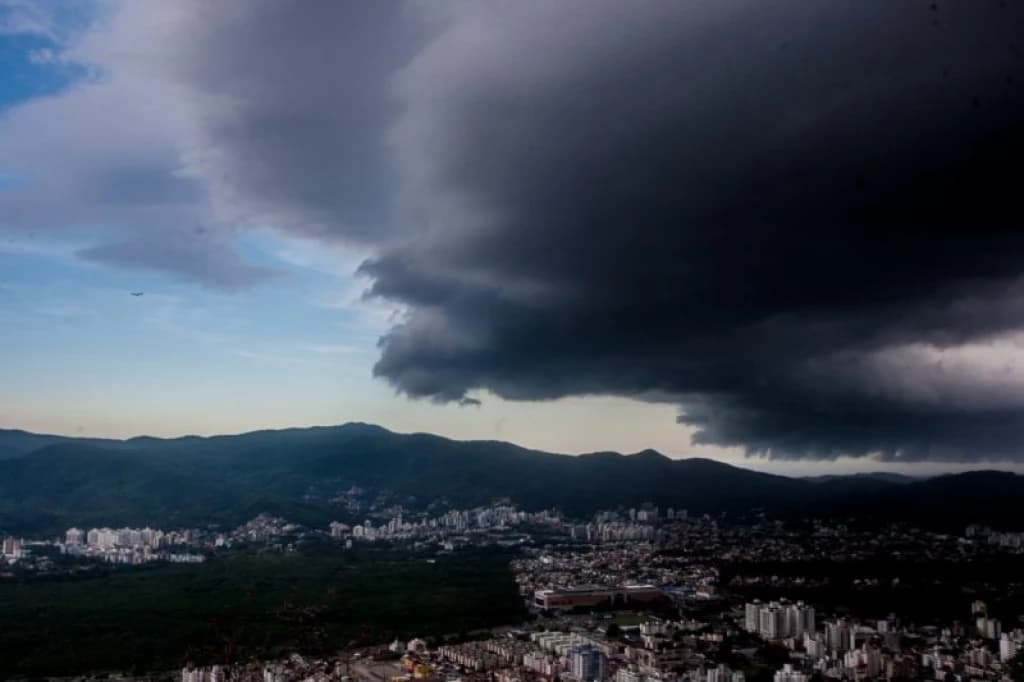 Grande Florianópolis está em estado de alerta para ciclone extratropical