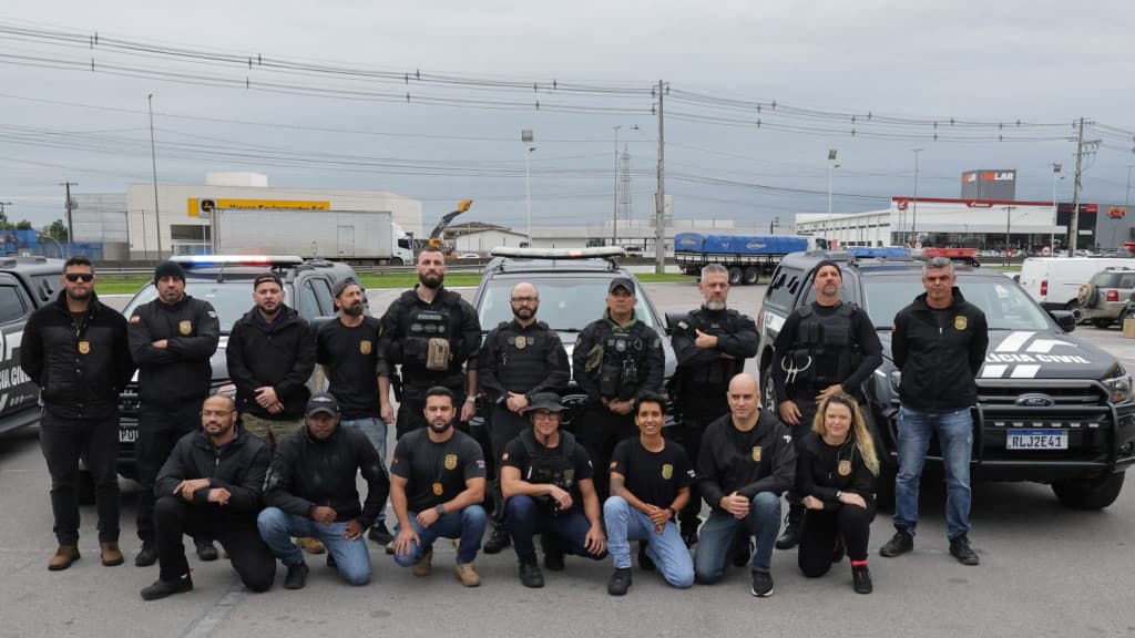 Polícia Civil envia mais 28 agentes para o RS e leva encomenda especial para crianças autistas
