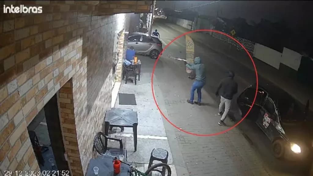 Dois PMs são presos por execução em bar de Navegantes