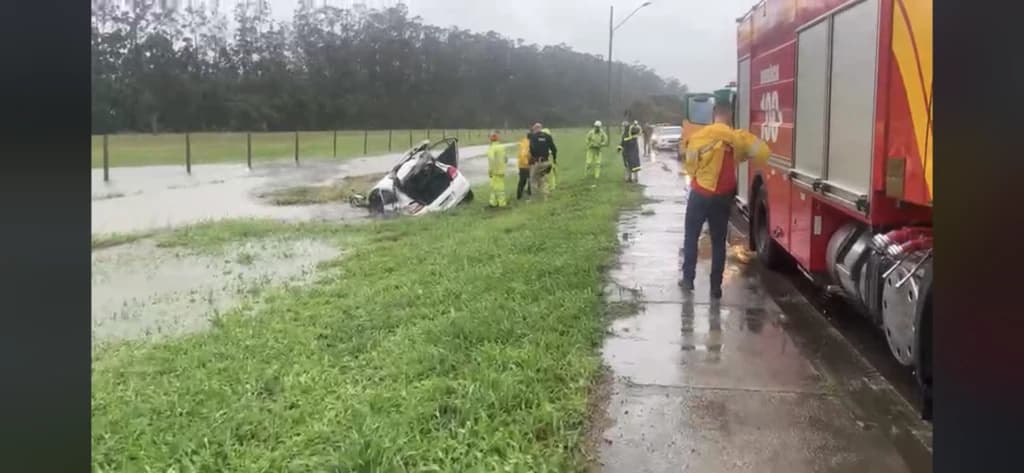 Tragédia em Tijucas: mulher morre após carro capotar e ficar submerso