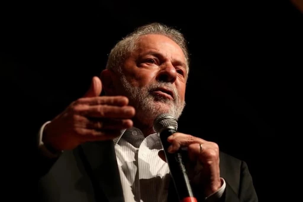 Lula embarca para o Egito: “trabalharemos pelo futuro do nosso país”