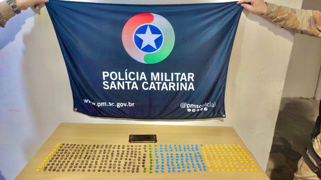 “Mula do tráfico” é presa com mais de 400 comprimidos de ecstasy em BC