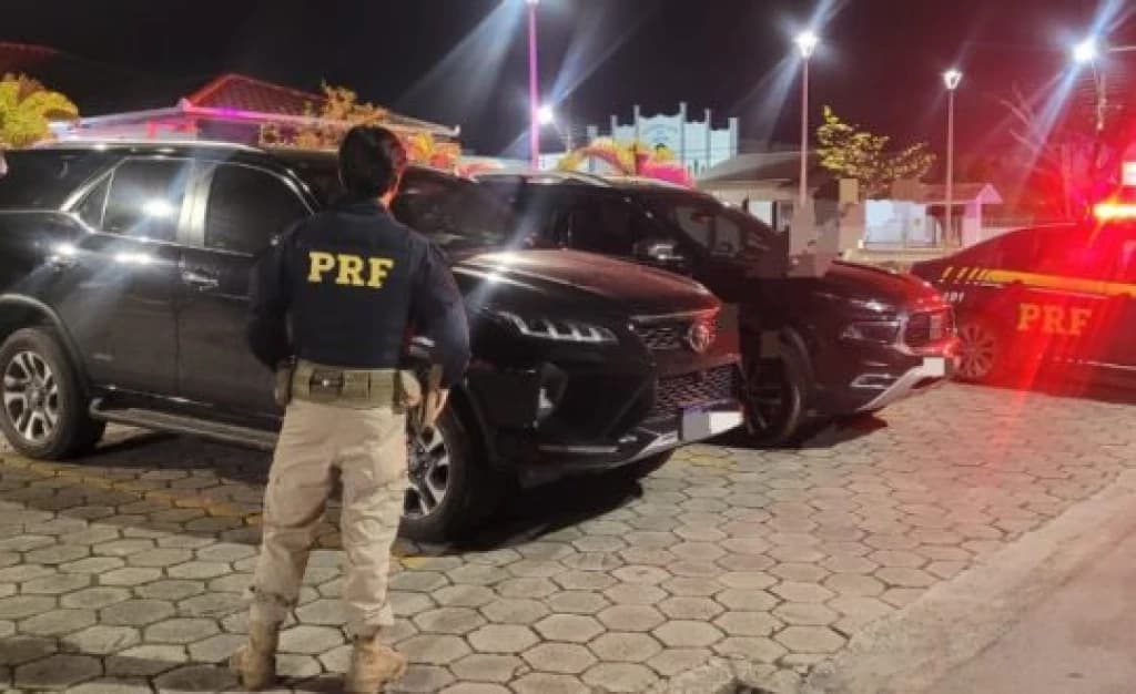 PRF recupera duas caminhonetes roubadas no valor de R$ 600 mil em Tijucas