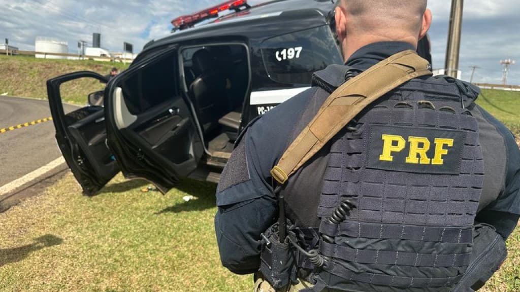 VÍDEO: Homem é preso com drogas em falsa viatura da Polícia Civil