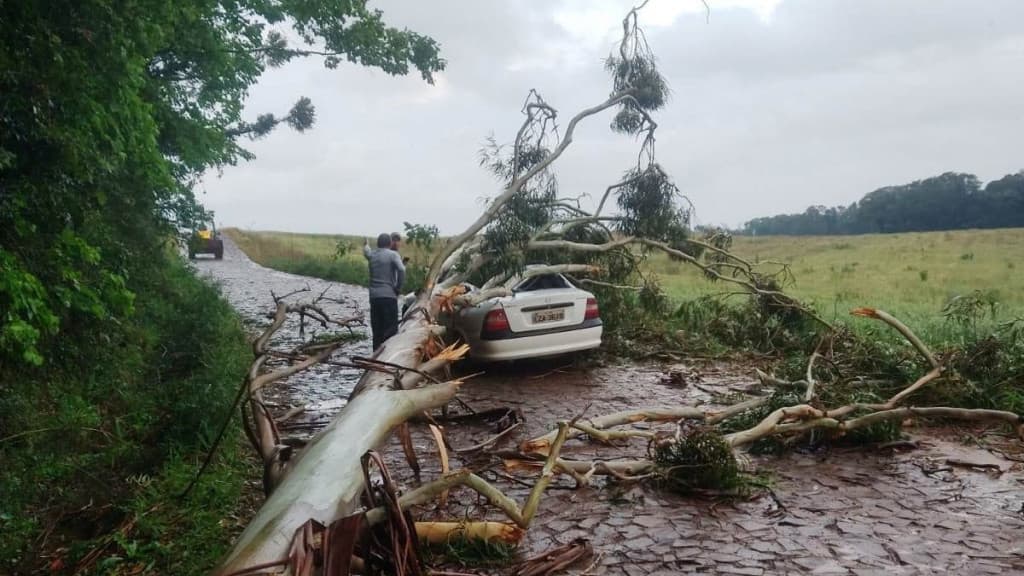 Fortes temporais deixam um morto em Santa Catarina