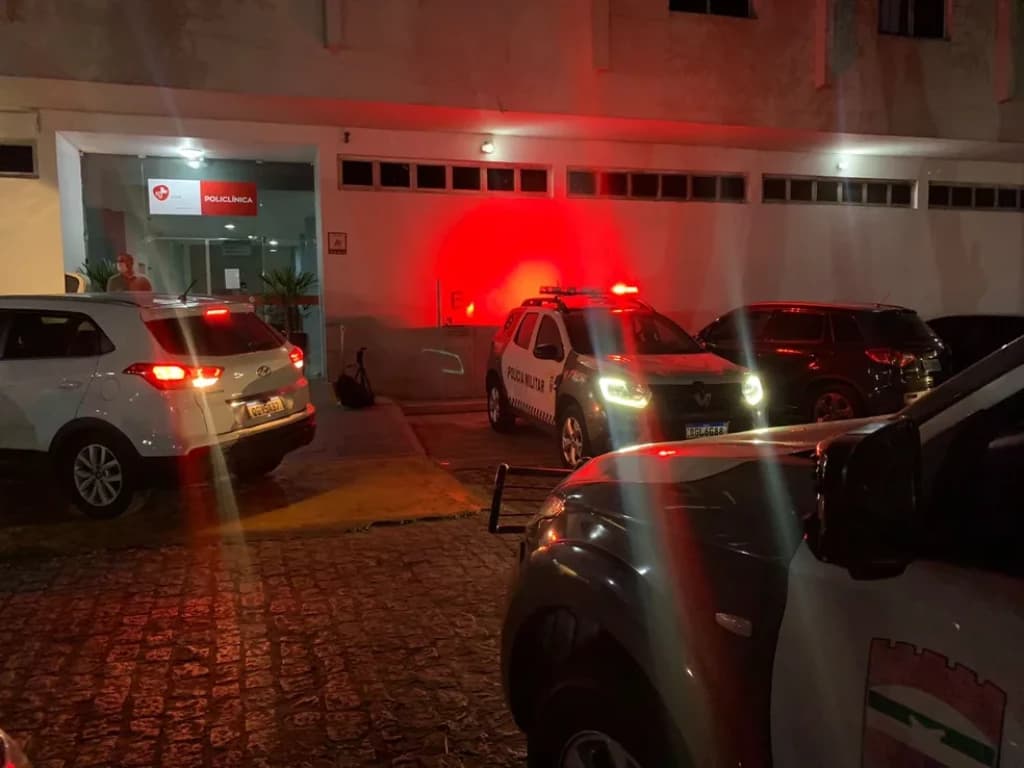 Criança de 3 anos é encontrada morta após ser esquecida dentro de carro