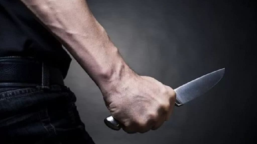 Homem sob efeito de drogas é preso após ameaçar pais com faca