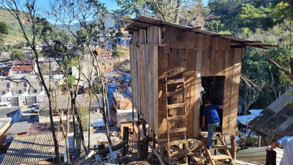 Operação conjunta identifica crimes ambientais e obras irregulares em Itapema