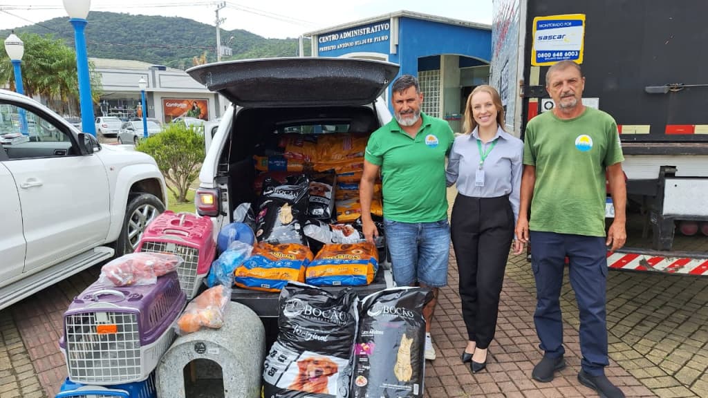 Ação heroica de Porto Belo: mais de 400 kg de ração enviados para salvar animais no RS