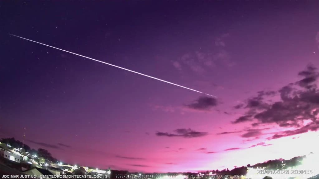 VÍDEO: Meteoro passa por 10 cidades de Santa Catarina em 6 segundos