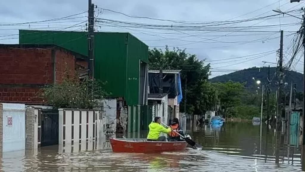 Alerta em Itajaí: Defesa Civil monitora picos de maré e elevação dos rios
