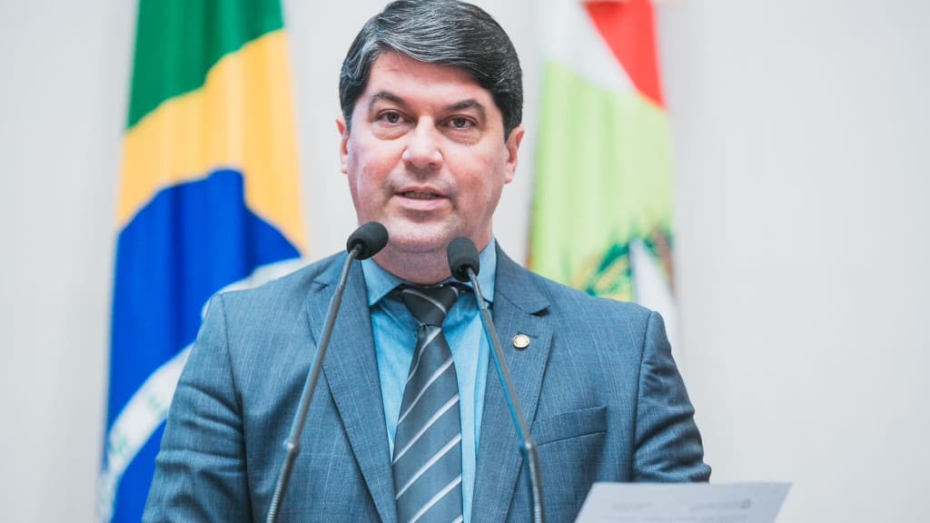 Deputado Emerson Stein quer condições dignas de saúde para crianças com câncer