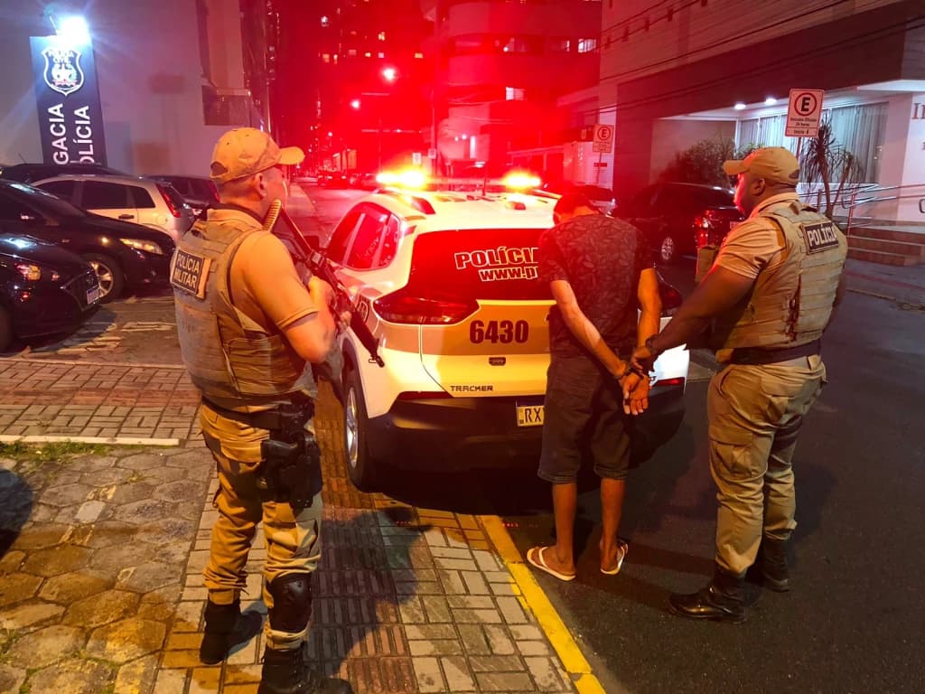 Homem é preso em flagrante por tráfico no Jardim Progresso, em Tijucas