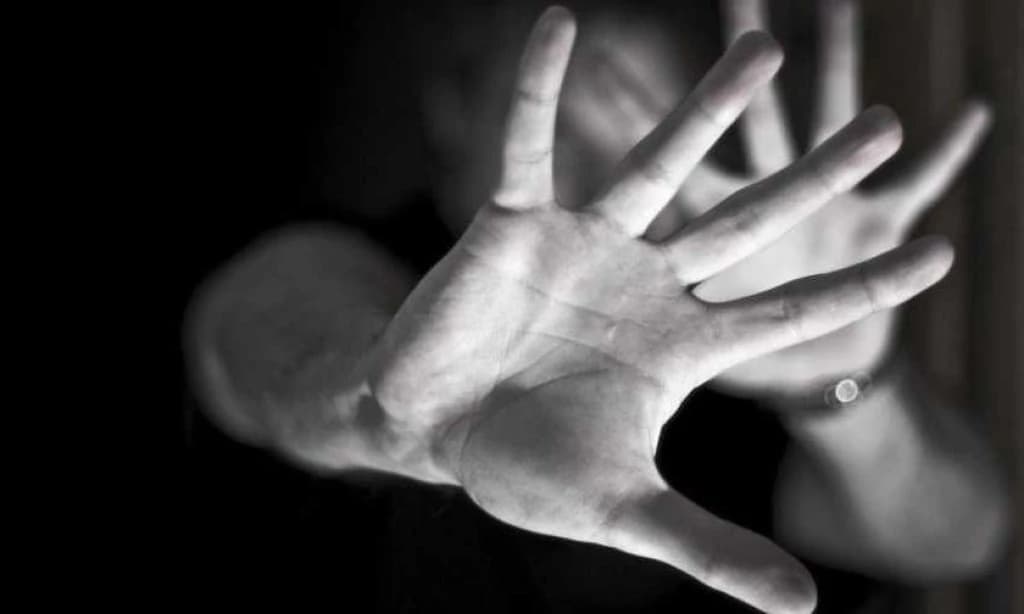 Homem que estuprava filha adotiva é condenado a 49 anos de prisão em SC