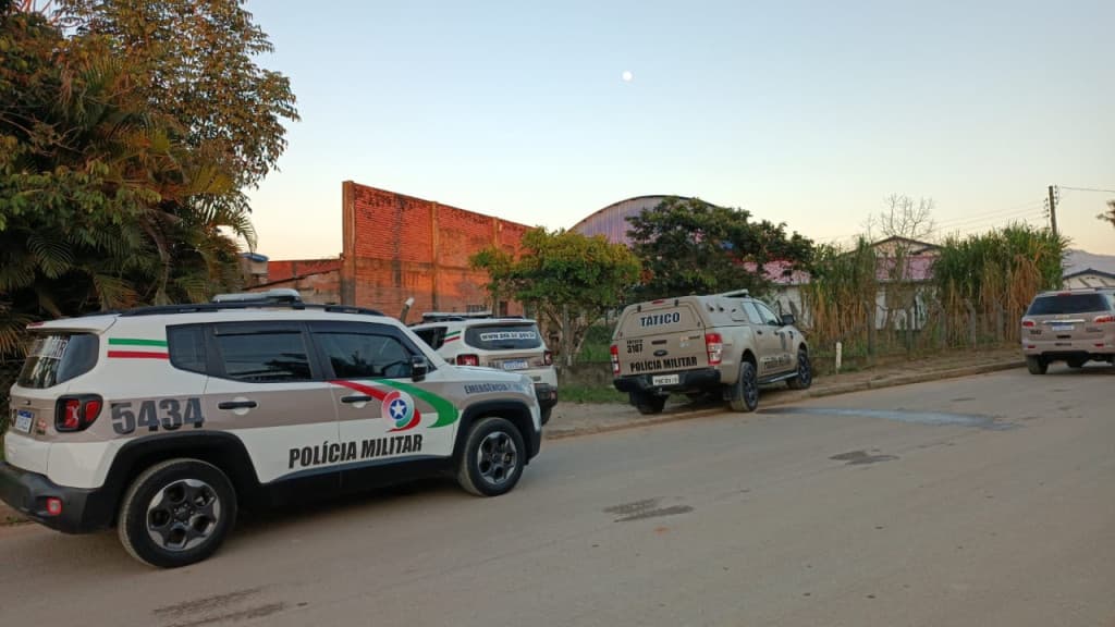 Desmantelamento de Rede de Tráfico: Operação em São João Batista resulta em duas prisões