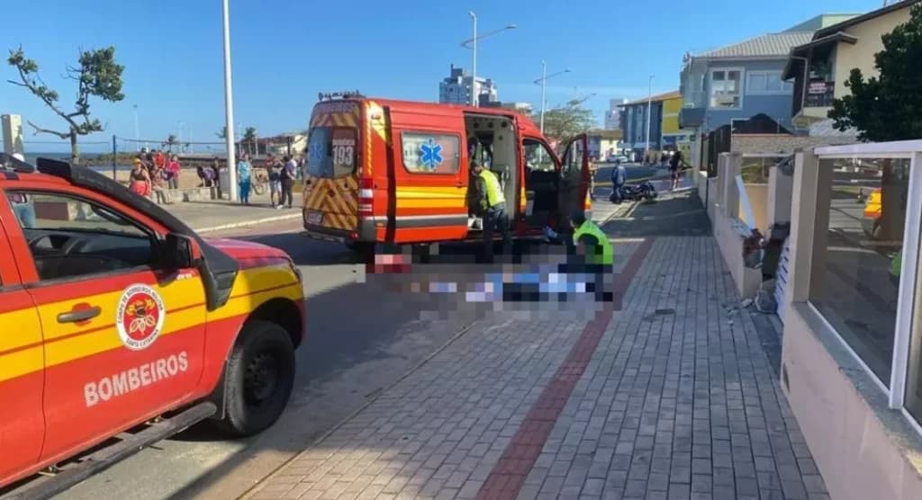 Jovem morre após colidir moto contra muro