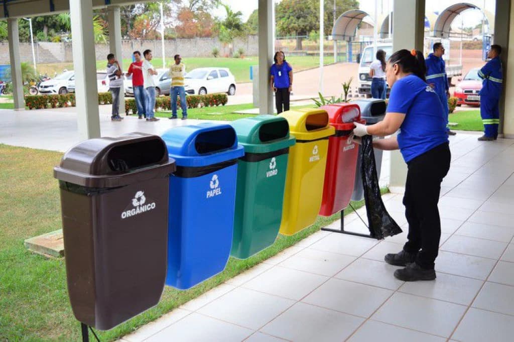 Canelinha só vai recolher lixo de casas que fizerem coleta seletiva