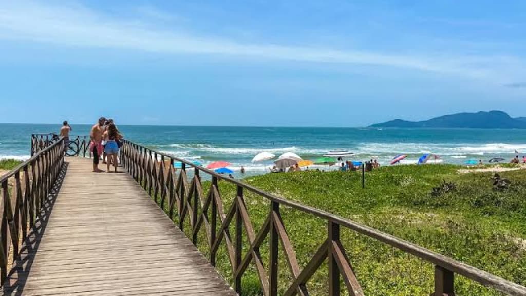 Rapaz é espancado na Praia Brava e morre no hospital