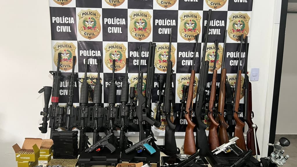 Operação contra o tráfico de drogas em SC apreende “arsenal de guerra”