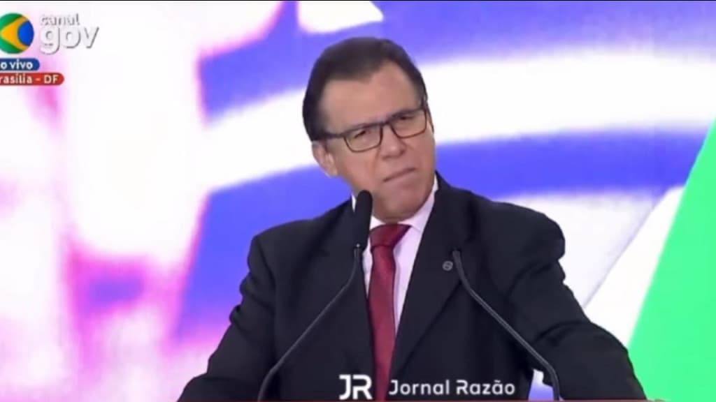 “Não adianta o iFood mandar recado” diz Ministro do Trabalho após ameaças de deixar o Brasil