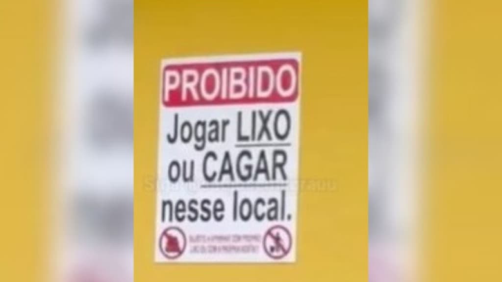 “Se tem placa, tem história”: aviso proíbe “cagar” em frente a loja de SC