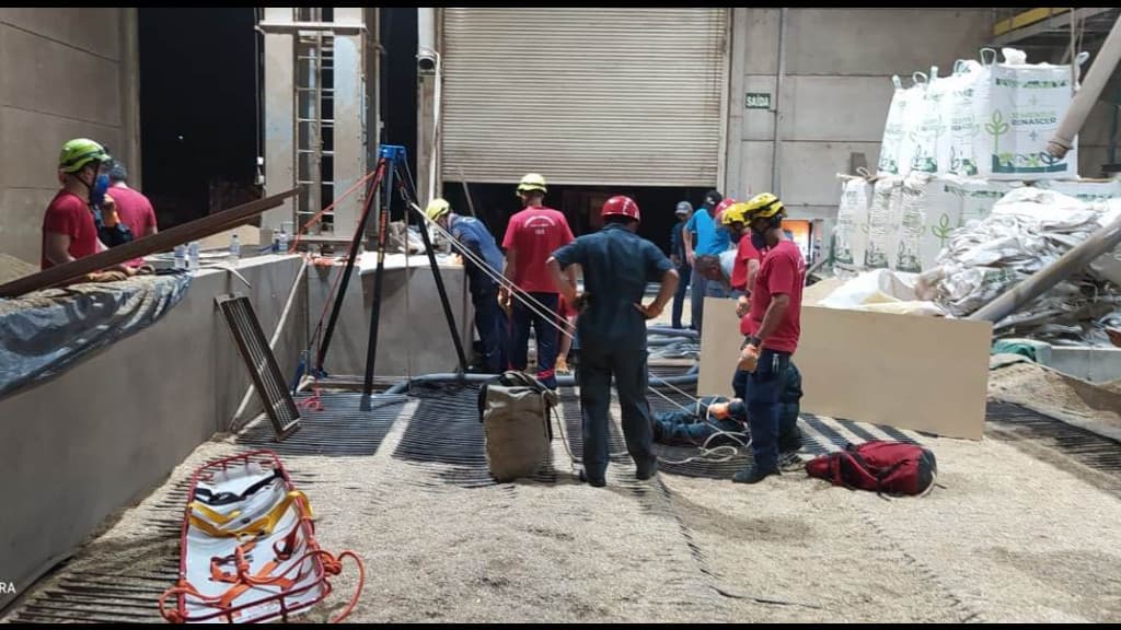 Trabalhador morre soterrado em silo de grãos