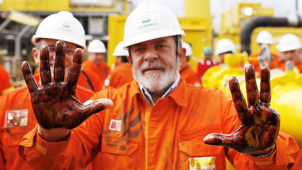 Petrobras aumenta preços e litro da gasolina deve chegar a R$ 6,20 em SC
