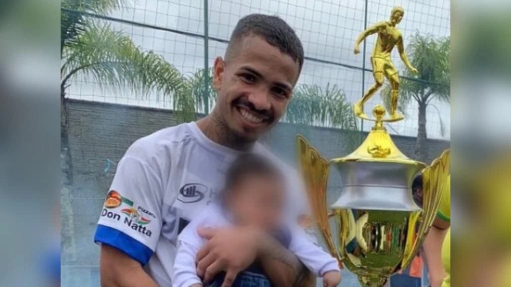 Jovem morre durante partida de futebol em Joinville