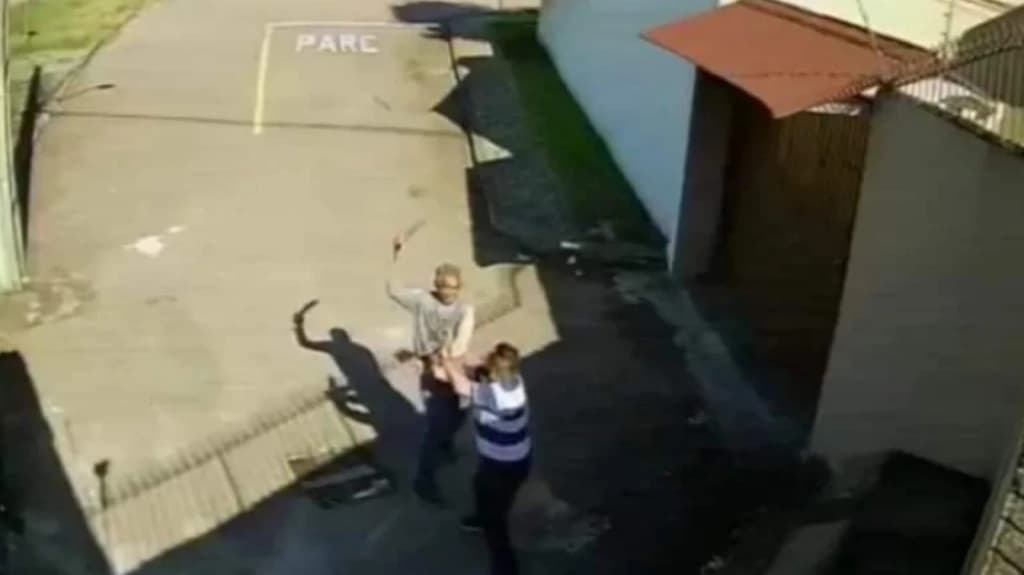 Dia dos Pais termina mal e filho é esfaqueado 20 vezes pelo pai