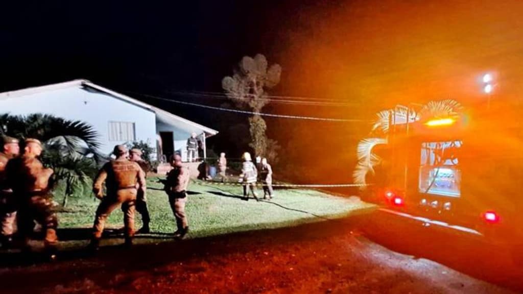Idoso é encontrado morto em residência após incêndio