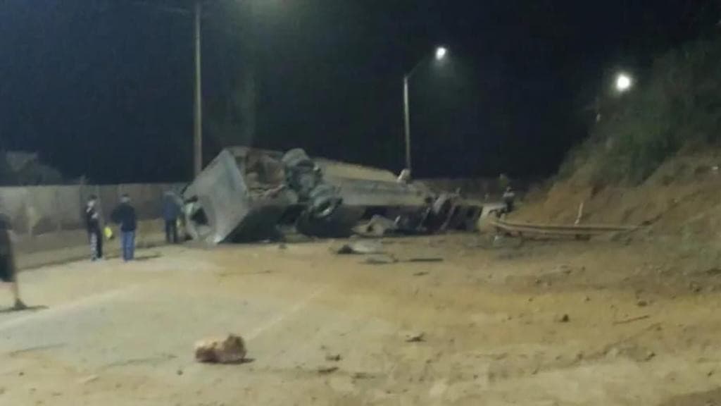 Ônibus com torcedores do Corinthians capota, e deixa 7 mortos na Grande BH