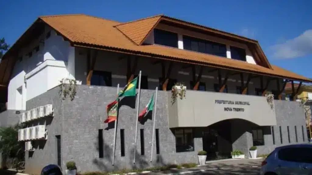 Nova Trento abre concurso público com salários que alcançam R$ 12 mil