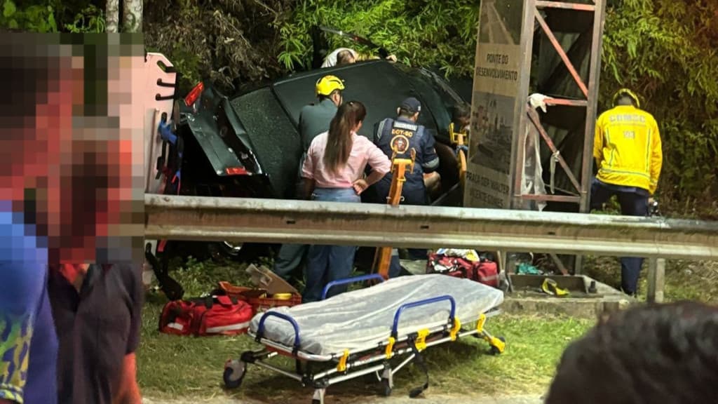 URGENTE: Grave acidente deixa vítima presa às ferragens, em São João Batista