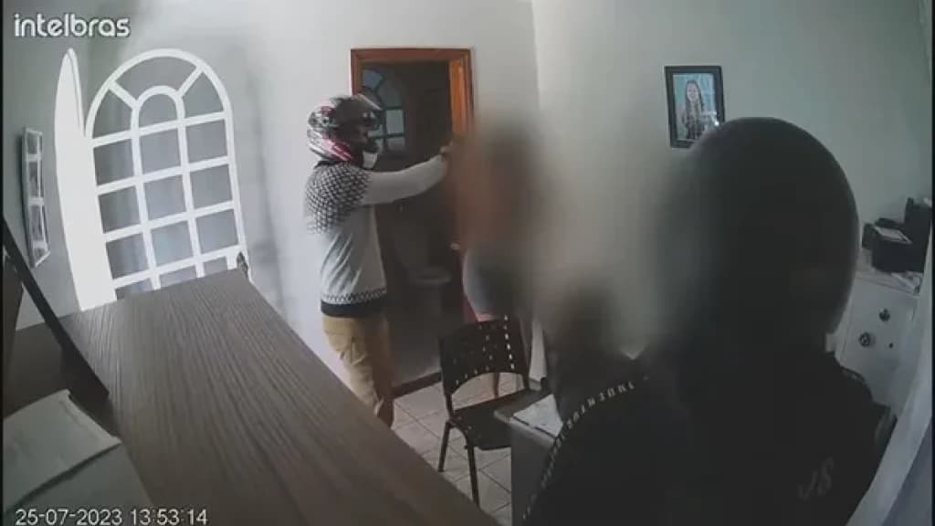 Ladrões armados invadem residência e fazem “roleta-russa” em moradores