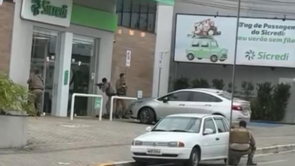 Suspeita de assalto a banco mobiliza a PM em Santa Catarina