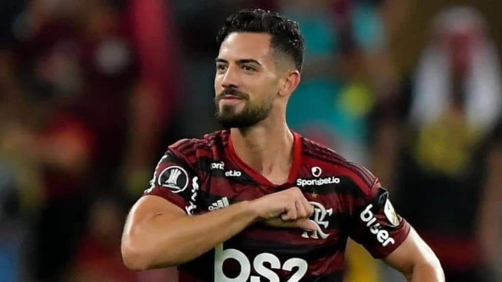 Ex-Flamengo Pablo Marí é esfaqueado em shopping