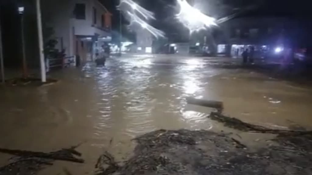VÍDEO: Enxurrada deixa rastro de destruição no Alto Vale do Itajaí, em SC