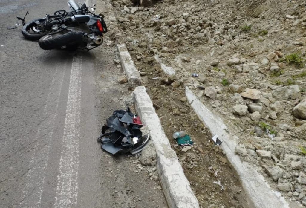 Motociclista morre após colidir com caminhão na BR-470