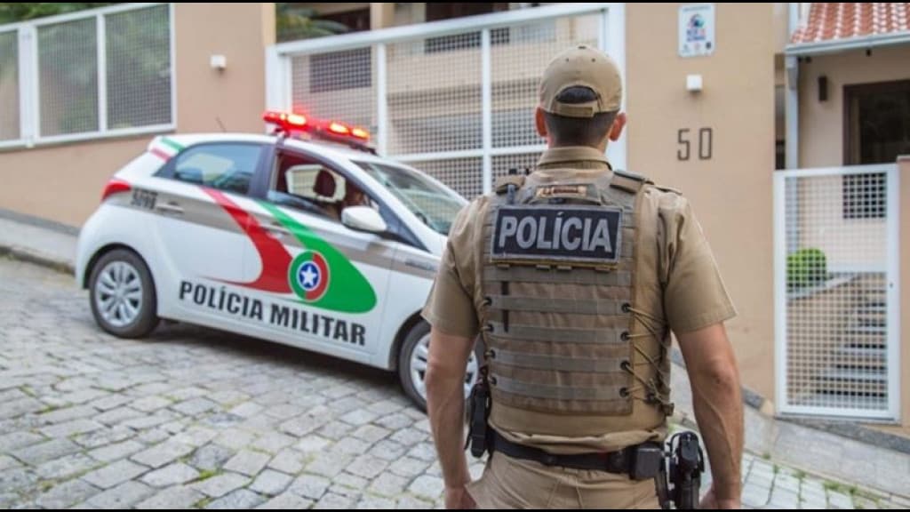 Choro de mulher leva “ladrão bonzinho” a pedir desculpas durante assalto em SC