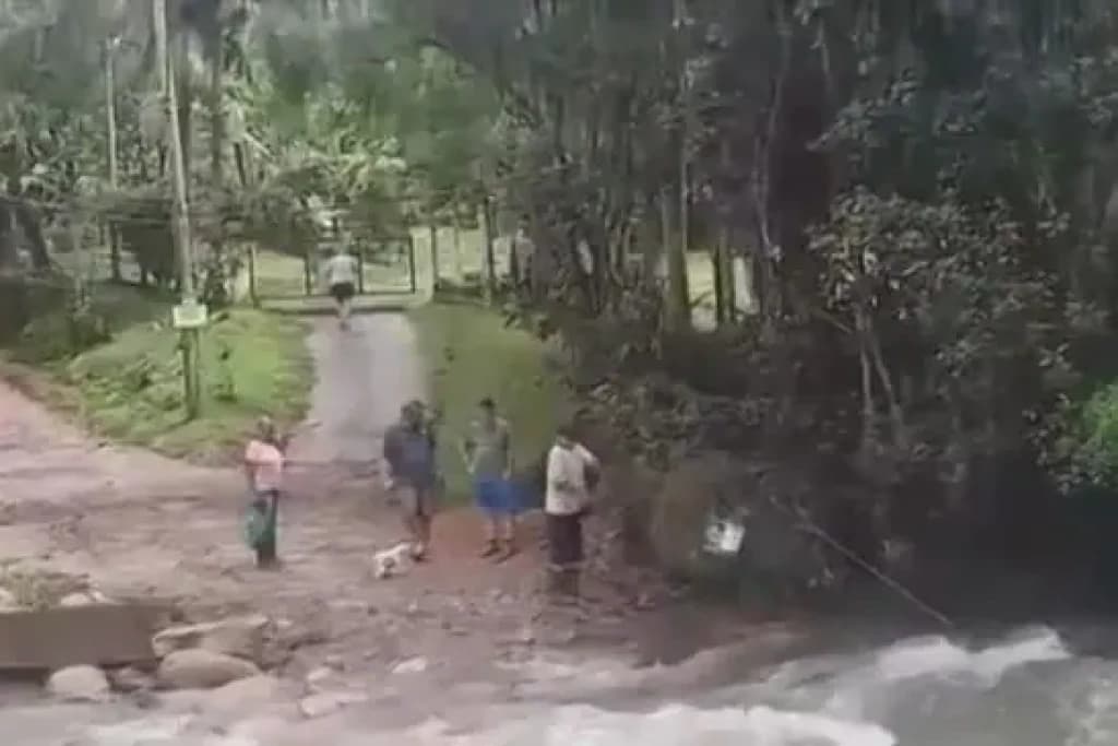 SC: Família com bebê de 9 meses fica ilhada e recebe comida com tirolesa