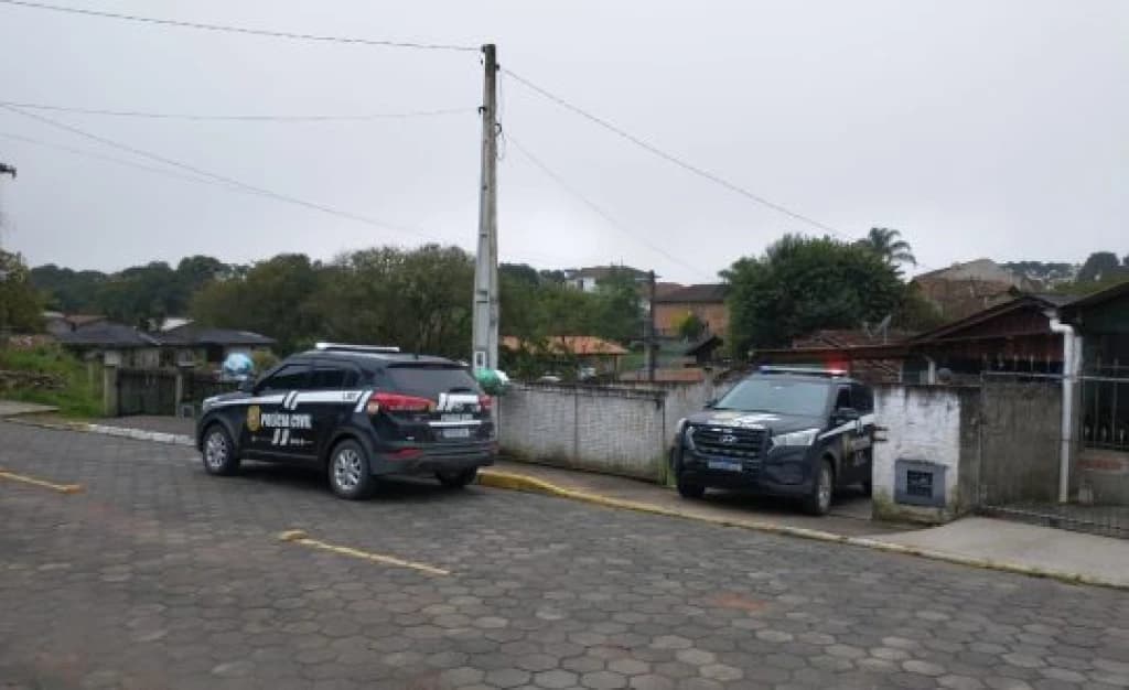 Facção criminosa que rendia moradores e roubava suas casas é presa em SC