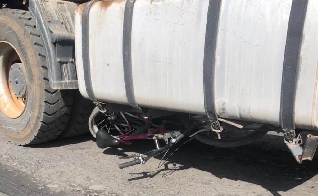 Ciclista morre após ser atropelada por caminhão em SC