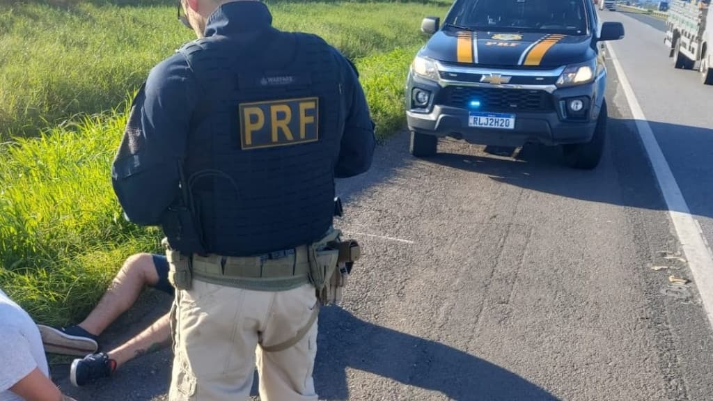 PRF recupera veículo alugado e não devolvido na BR-101, em Tijucas