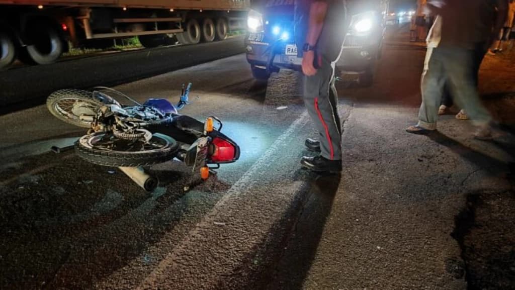 Motorista bate em motociclista e foge sem prestar socorros na SC-410, em Tijucas