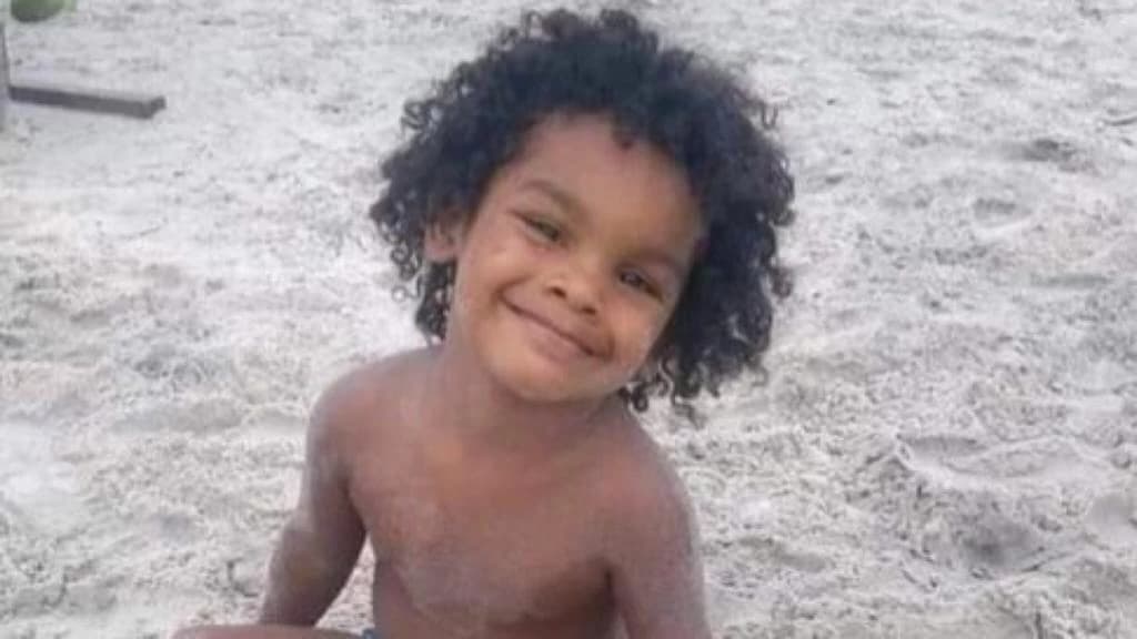 TRAGÉDIA: Menino de 5 anos morre após se afogar em praia de SC