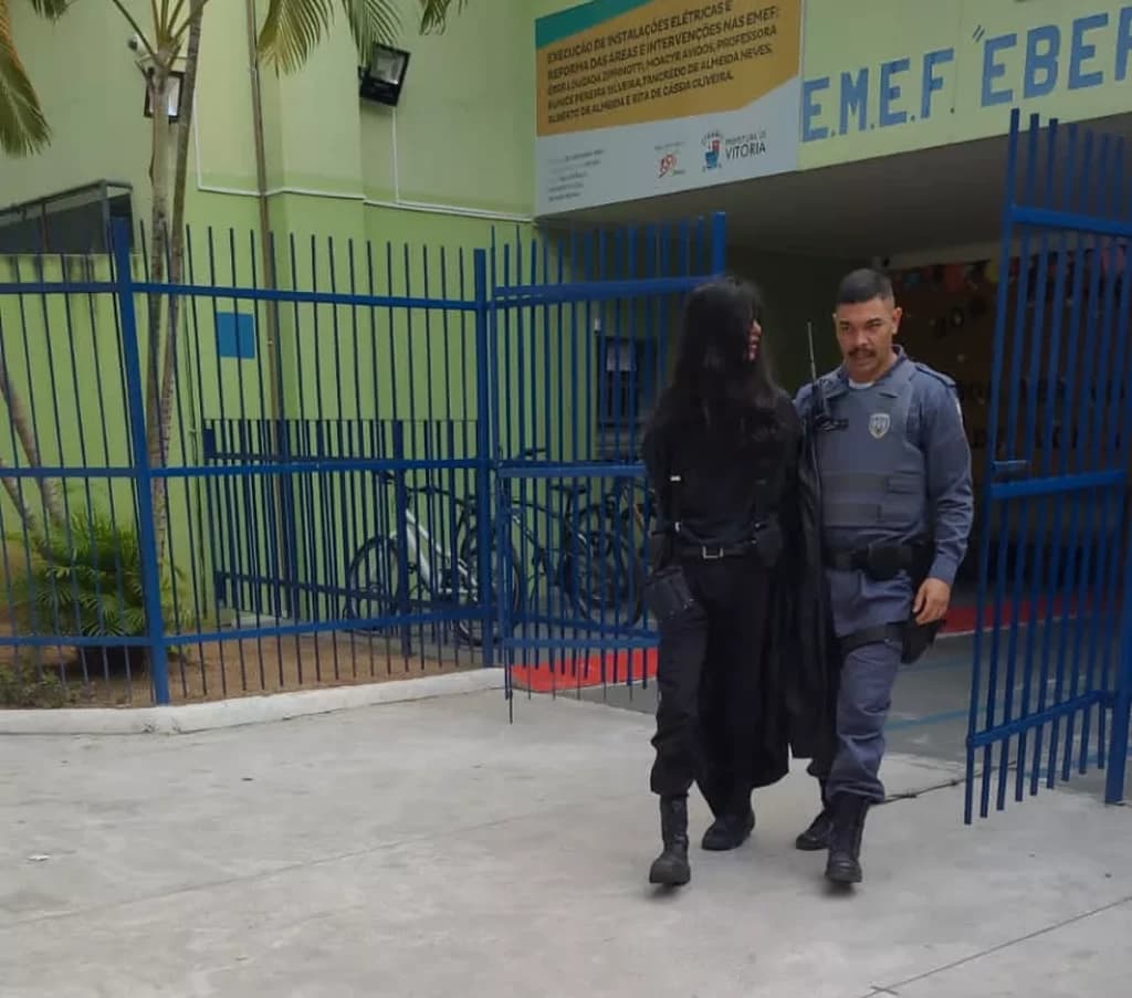 Escola é atacada por ex-aluno armado com faca, bombas e arco e flecha